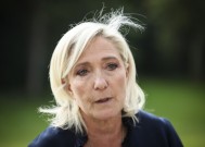 法国总统候选人马琳·勒庞（Marine Le Pen）否认贪污指控，她的总统竞选悬而未决